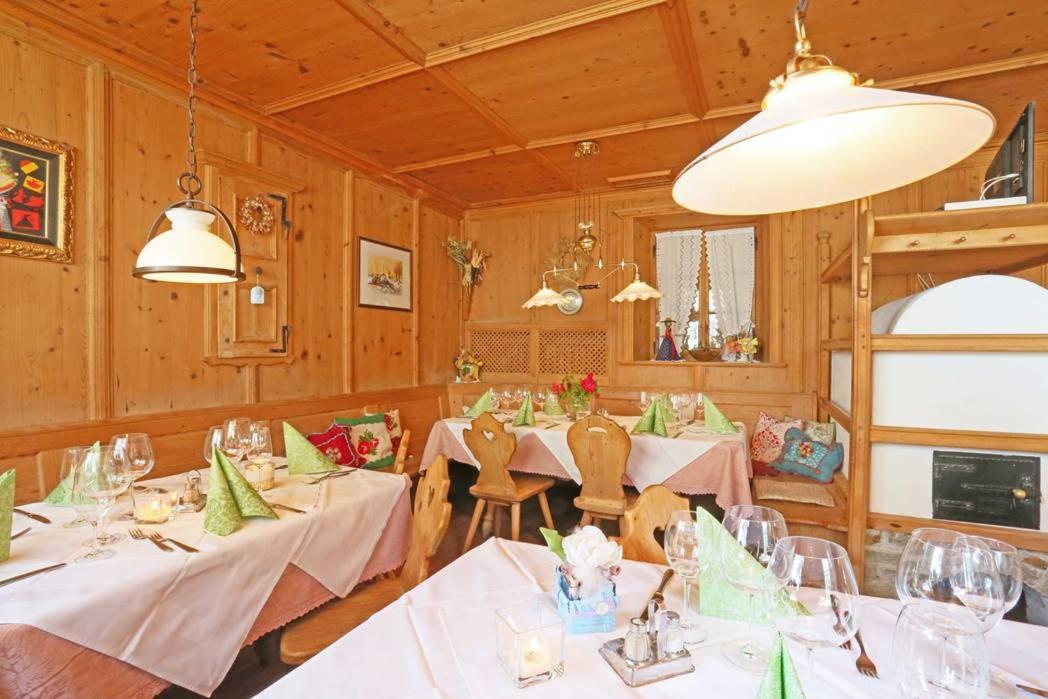 Gasthof Albergo Neuwirt Val di Vizze Exteriör bild