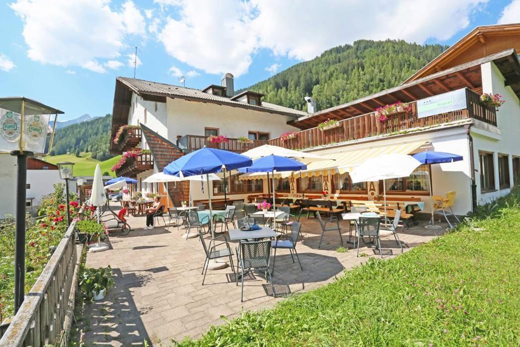 Gasthof Albergo Neuwirt Val di Vizze Exteriör bild